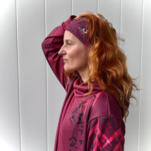 Ielādēt video galerijas pārlūkā, Women's A-line running skirt with an ombre (burgundy and pink) base and a Strelitzia floral pattern. The skirt has built-in black mid-length shorts with side pockets and a zipper pocket on the back.