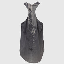 Ielādēt video galerijas pārlūkā, Women's A-line running skirt with an ombre (burgundy and pink) base and a Strelitzia floral pattern. The skirt has built-in black mid-length shorts with side pockets and a zipper pocket on the back.