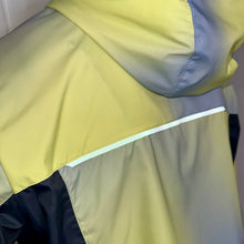 Ielādēt video galerijas pārlūkā, Women's A-line running skirt with an ombre (burgundy and pink) base and a Strelitzia floral pattern. The skirt has built-in black mid-length shorts with side pockets and a zipper pocket on the back.