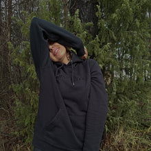 Ielādēt video galerijas pārlūkā, Black unisex hoodie - FOX-PACE