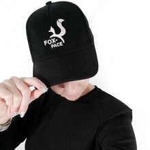 Ielādēt video galerijas pārlūkā, Black unisex baseball cap with Fox-Pace logo embroidery - Fox-Pace