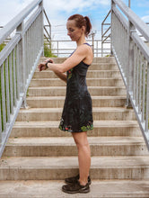 Ielādēt video galerijas pārlūkā, black crop top, sportwear, tank top, nike, adidas ,reebok, puma, comfortable, running, trail , hike, active, printed top, back pocket, profesional sport, underwear, sleeveless, black, top, fox-pace, ultramarathon, running skirt, running dress, printed skirt, nike,adidas,reebok, tenis, run, atletic,