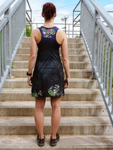 Ielādēt video galerijas pārlūkā, black crop top, sportwear, tank top, nike, adidas ,reebok, puma, comfortable, running, trail , hike, active, printed top, back pocket, profesional sport, underwear, sleeveless, black, top, fox-pace, ultramarathon, running skirt, running dress, printed skirt, nike,adidas,reebok, tenis, run, atletic,