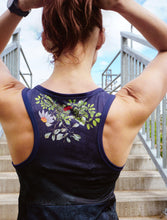 Ielādēt video galerijas pārlūkā, black crop top, sportwear, tank top, nike, adidas ,reebok, puma, comfortable, running, trail , hike, active, printed top, back pocket, profesional sport, underwear, sleeveless, black, top, fox-pace, ultramarathon, running skirt, running dress, printed skirt, nike,adidas,reebok, tenis, run, atletic,