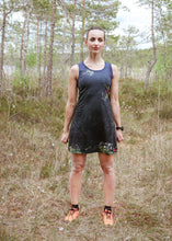 Ielādēt video galerijas pārlūkā, black crop top, sportwear, tank top, nike, adidas ,reebok, puma, comfortable, running, trail , hike, active, printed top, back pocket, profesional sport, underwear, sleeveless, black, top, fox-pace, ultramarathon, running skirt, running dress, printed skirt, nike,adidas,reebok, tenis, run, atletic,