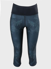 Ielādēt video galerijas pārlūkā, black crop top, sportswear, tank top, nike, adidas ,reebook, puma, comfortable, running, trail , hike, active, printed top, back pocket, professional sport, underwear, sleeveless, black, top, fox, adventure,pace, ultramarathon, fox-pace, foxpace, mountain, race, utmb, stirnu buks, cesu eco trail, takas, vilkacis, runner, outfit, clothe, dress, leggings,