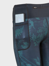 Ielādēt video galerijas pārlūkā, Printed hight waist knee-length leggings (capris) with multiple pockets - MOONLIGHT - Fox-Pace