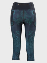 Ielādēt video galerijas pārlūkā, black crop top, sportswear, tank top, nike, adidas ,reebook, puma, comfortable, running, trail , hike, active, printed top, back pocket, professional sport, underwear, sleeveless, black, top, fox, adventure,pace, ultramarathon, fox-pace, foxpace, mountain, race, utmb, stirnu buks, cesu eco trail, takas, vilkacis, runner, outfit, clothe, dress, leggings,