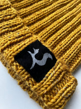 Ielādēt video galerijas pārlūkā, Knitted merino wool beanie with a reflective thread line and logo - BLAZE - Fox-Pace