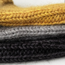 Ielādēt video galerijas pārlūkā, Knitted merino wool beanie with a reflective thread line and logo - BLAZE - Fox-Pace