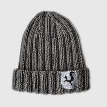 Ielādēt video galerijas pārlūkā, Knitted merino wool beanie with a reflective thread line and logo - BLAZE - Fox-Pace