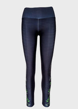 Ielādēt video galerijas pārlūkā, black crop top, sportwear, tank top, nike, adidas ,reebok, puma, comfortable, running, trail , hike, active, printed top, back pocket, profesional sport, underwear, sleeveless, black, leggings, printed leggings, high waste,, fox-pace, ultramarathon, `