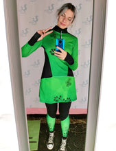 Ielādēt video galerijas pārlūkā, Long sleeve running dress with half zip and print - GREEN - Fox-Pace