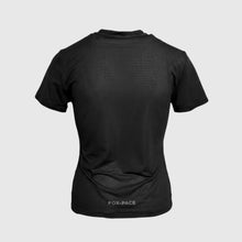 Ielādēt video galerijas pārlūkā, Black athletic shirt with mesh design on a gray background
