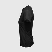 Ielādēt video galerijas pārlūkā, Black short-sleeve shirt with mesh design on a light gray background
