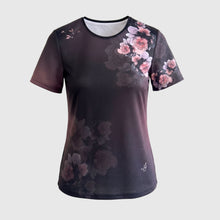 Ielādēt video galerijas pārlūkā, Black t-shirt with floral patterns on a light gray background
