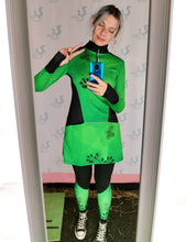 Ielādēt video galerijas pārlūkā, Long sleeve running dress with half zip and print - GREEN - Fox-Pace

